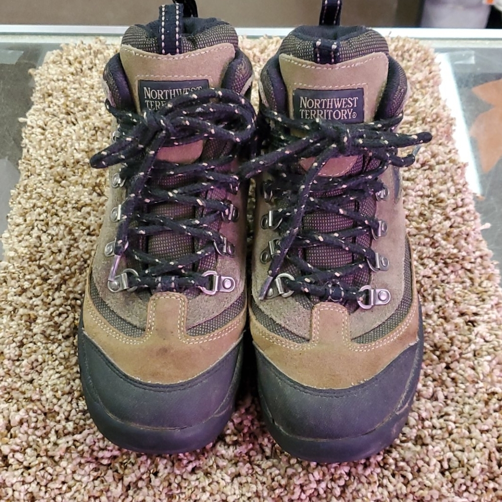 Northwest Territory boots
